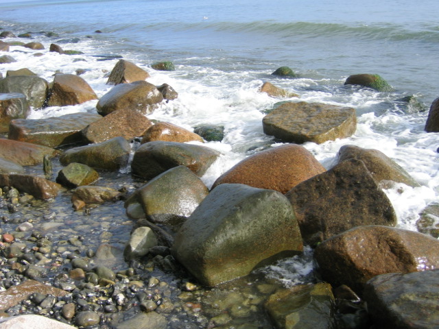 sinnbildliches Foto für Hochsensibilität vom Meer und Steinen
